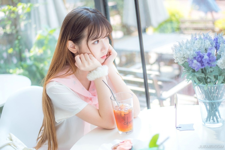 “这个文和就无需操心了，我自有方法让它回来。”吕布看着贾诩，两人同时笑了起来。